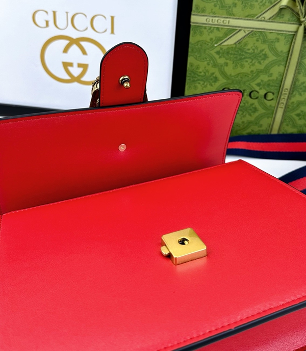 激安グッチバッグコピー着用イメージ